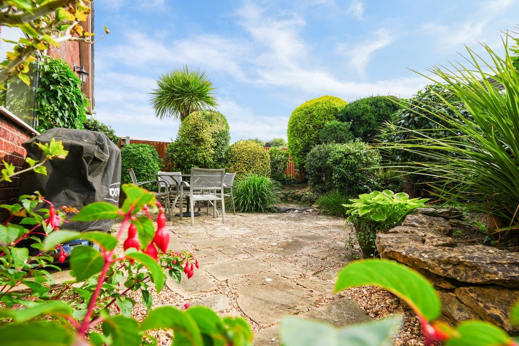 Property photo 2 of 16 Ewemove Estate Agents Scunthorpe - Rear Garden