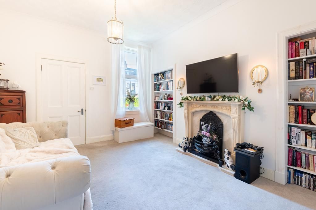 Property photo 2 of 13 Lev1501Pem Living Room.Jpg