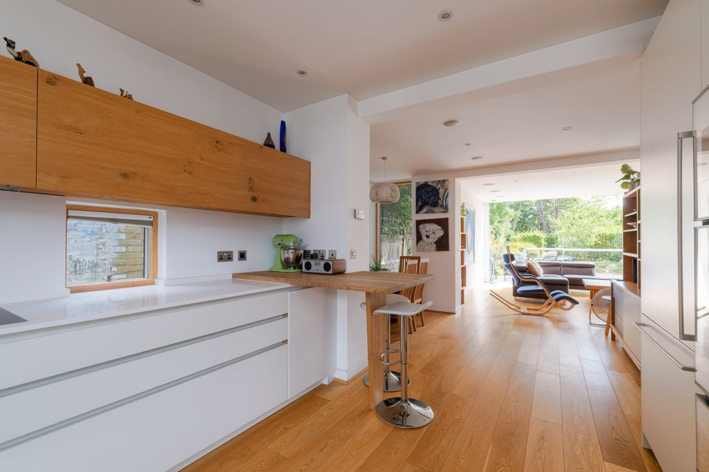 Property photo 3 of 21