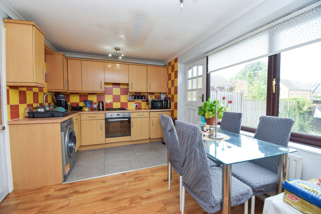 Property photo 3 of 12 Kitchen/Dining