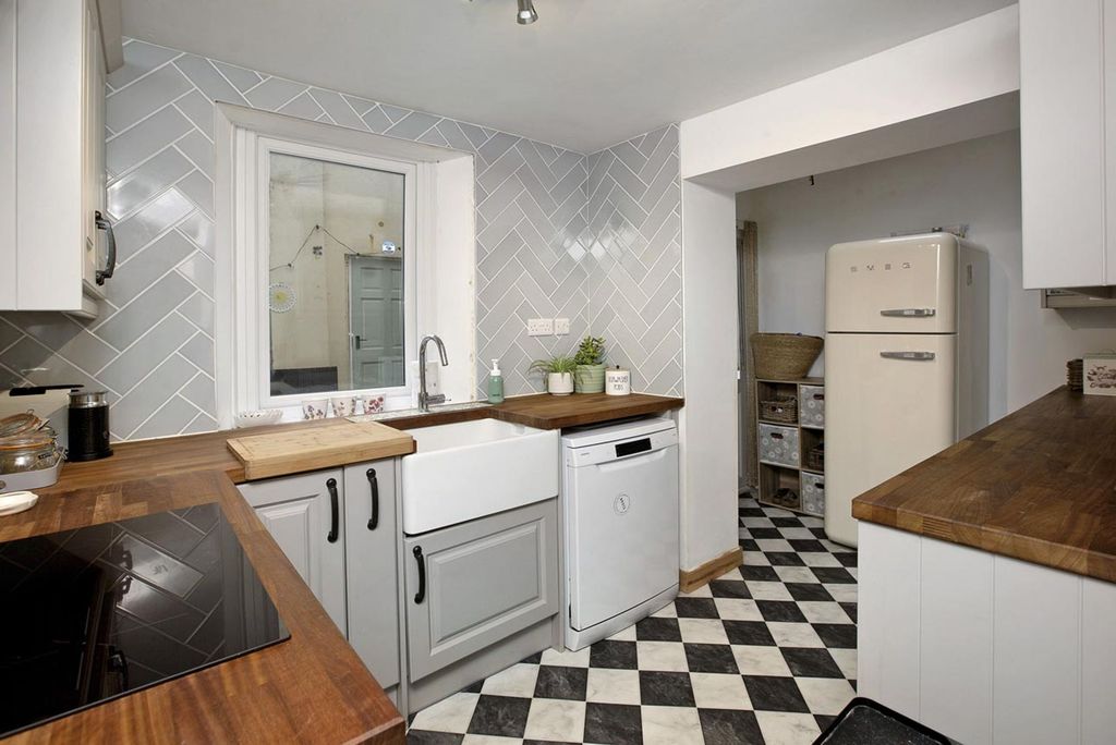 Property photo 3 of 18