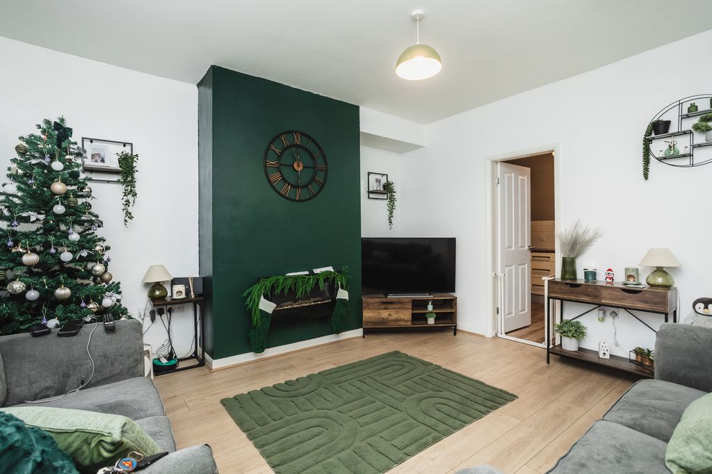 Property photo 2 of 30