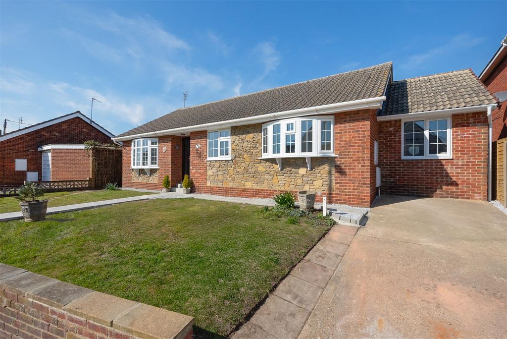 Property photo 1 of 16 Faversham Road, Seasalter, Whitstable