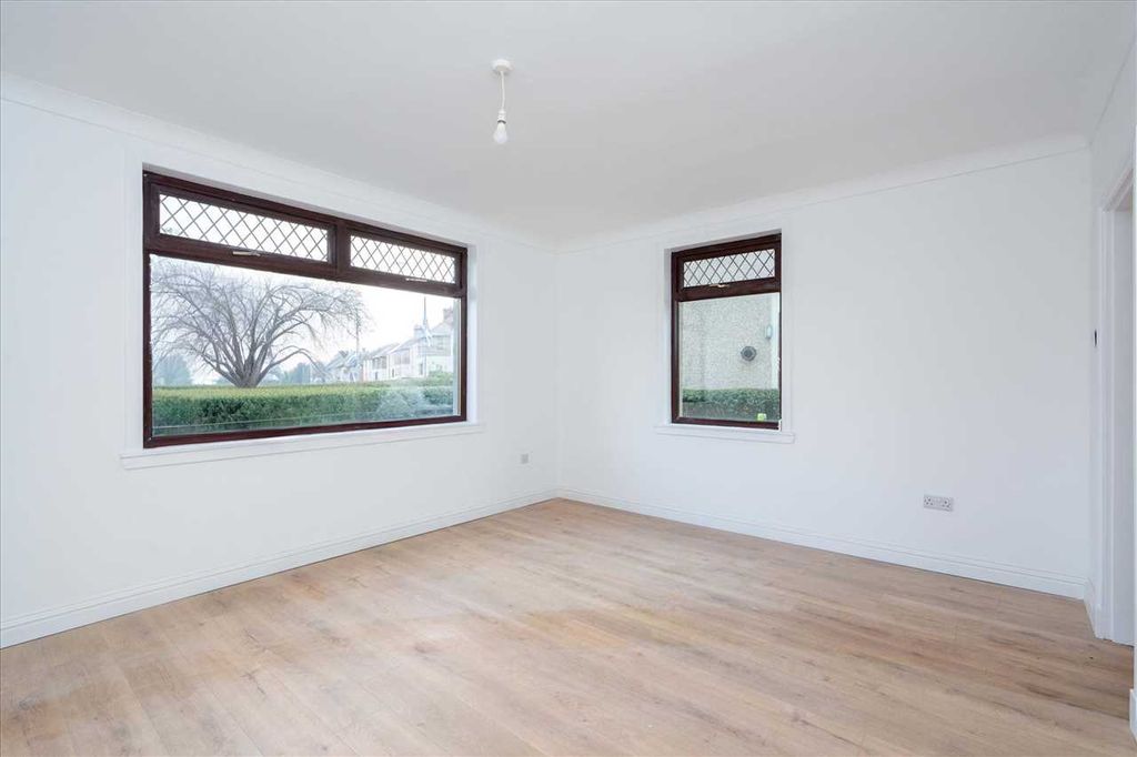 Property photo 3 of 25