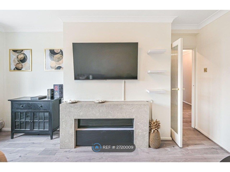 Property photo 2 of 14 Living Room