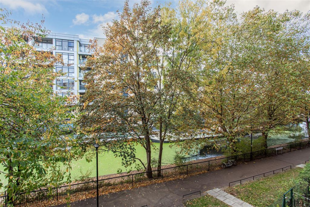 Property photo 1 of 12 Views Of The Canal