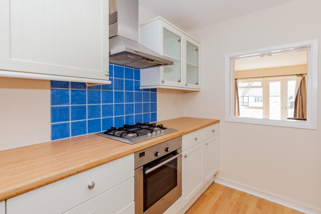 Property photo 2 of 10 Kitchen
