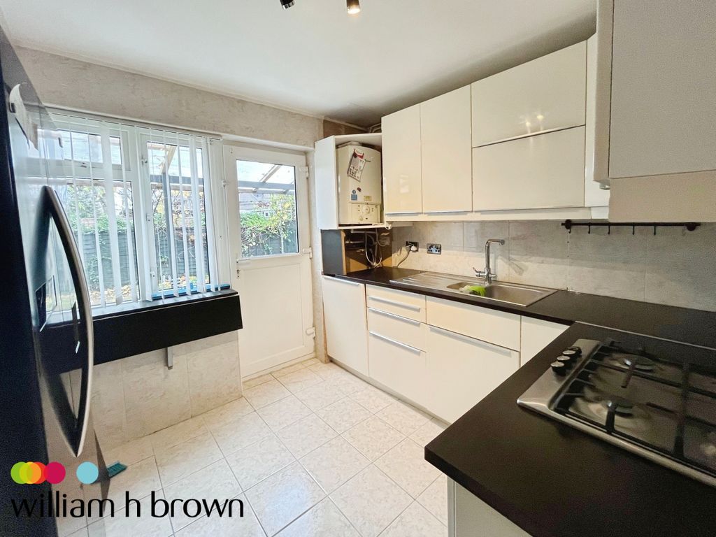 Property photo 3 of 9 Kitchen