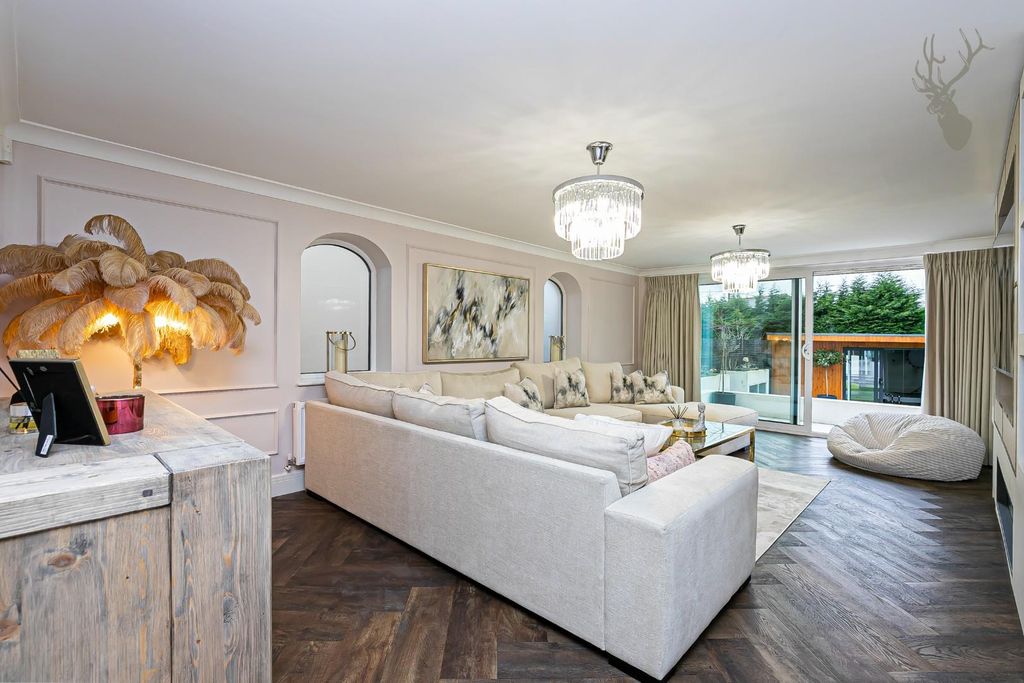 Property photo 2 of 26