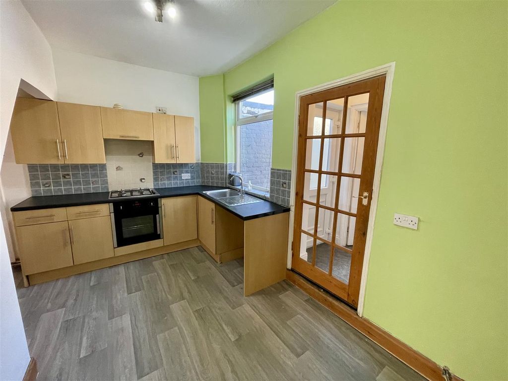 Property photo 3 of 9 Kitchen