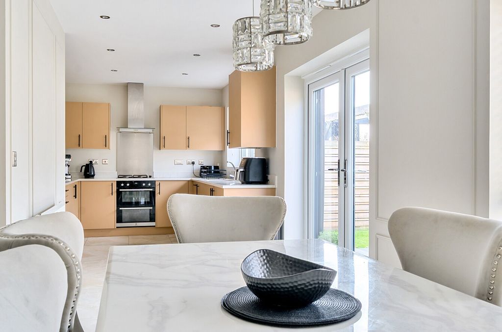 Property photo 3 of 27 3 - 1377109-5-6915c8B...