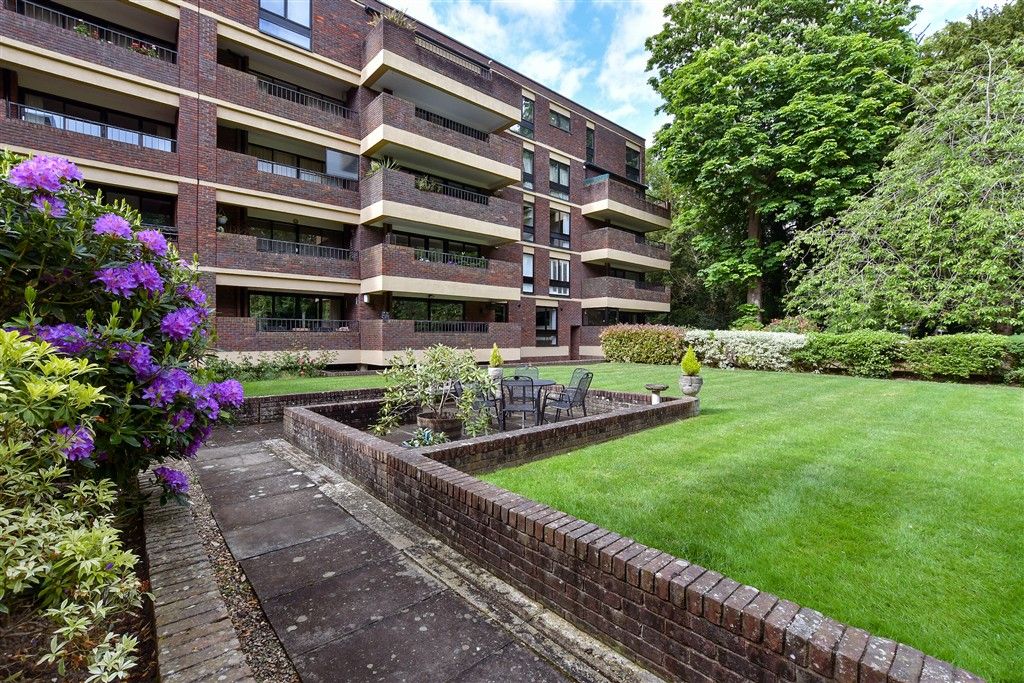 Property photo 2 of 16 Communal Gardens