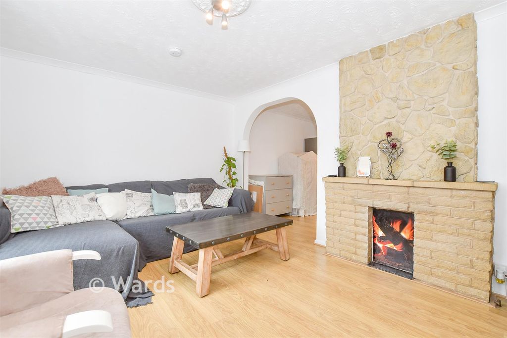 Property photo 2 of 13 Lounge