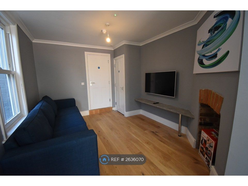 Property photo 3 of 13 Lounge