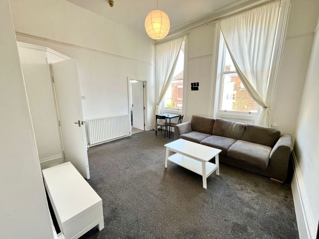 Property photo 1 of 4 Living Room