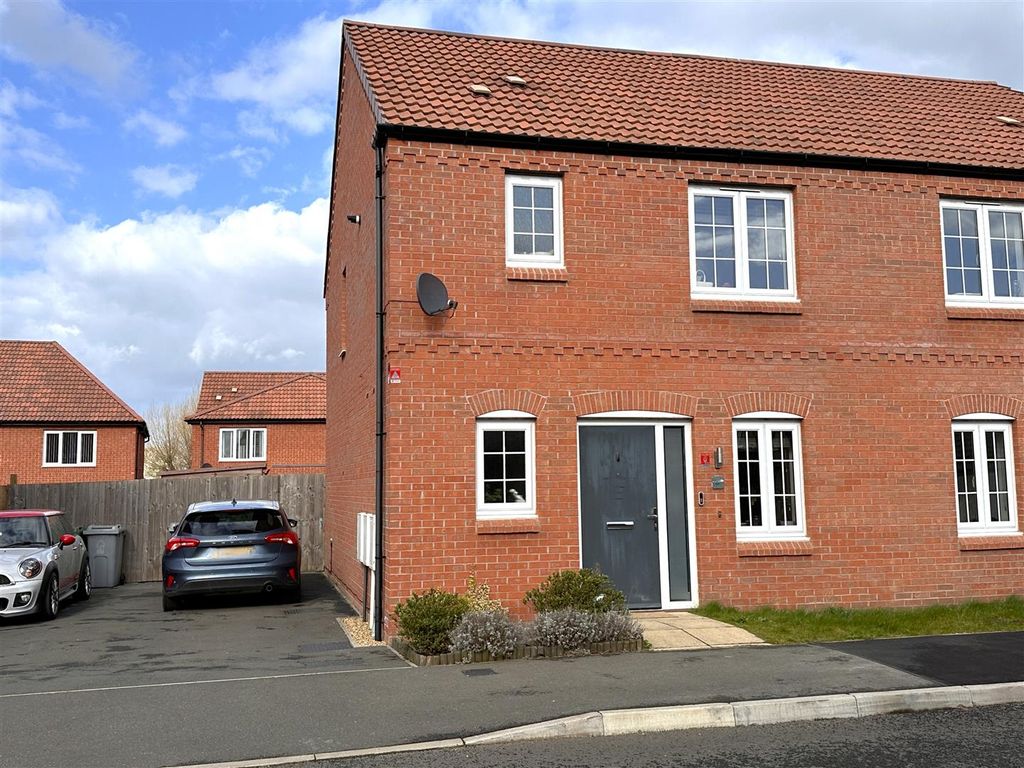 Property photo 1 of 21 Front Aspect 868