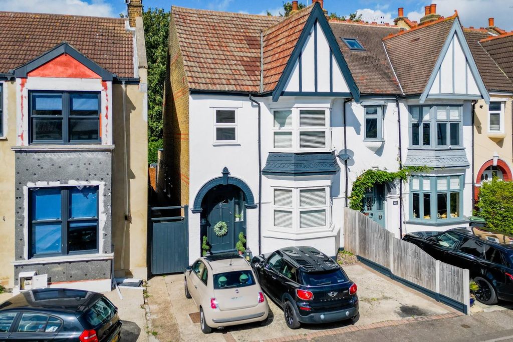 Property photo 1 of 31