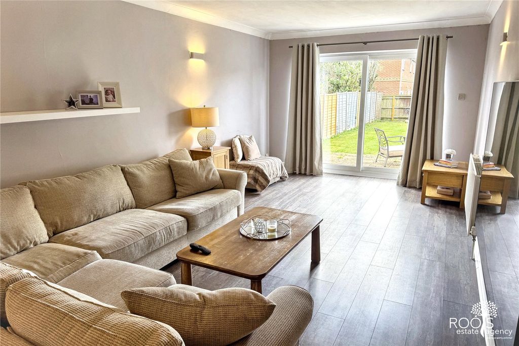 Property photo 1 of 16 Living Room