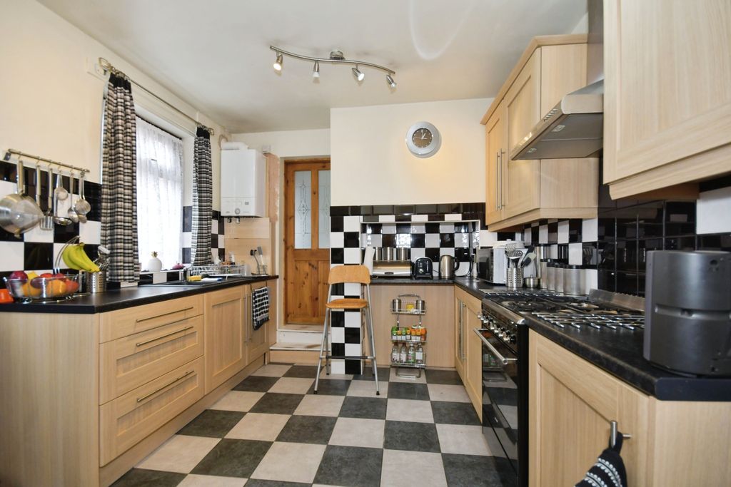 Property photo 3 of 15