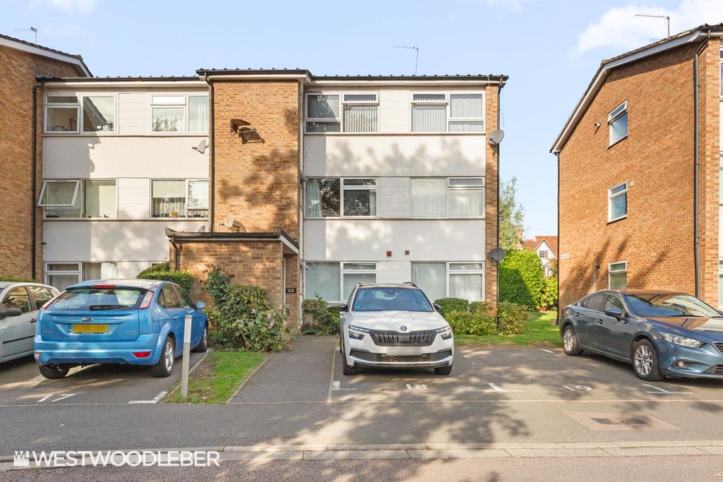Property photo 1 of 13 Hadleighcourt_16.Jpg