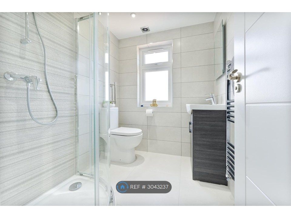 Property photo 3 of 8 En-Suite