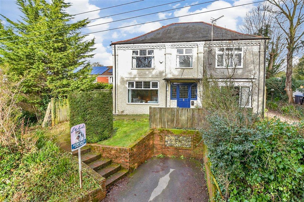 Property photo 1 of 15 External Front Web..