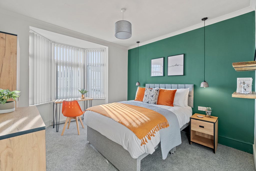 Property photo 2 of 7 0000