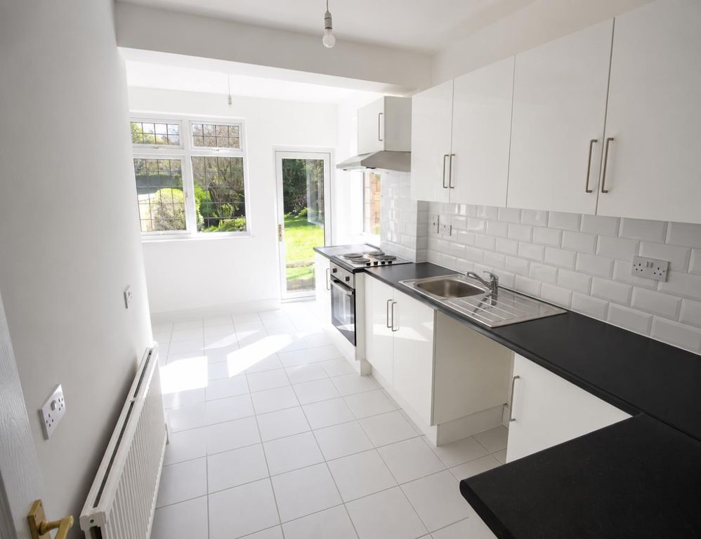 Property photo 2 of 5 Kitchen