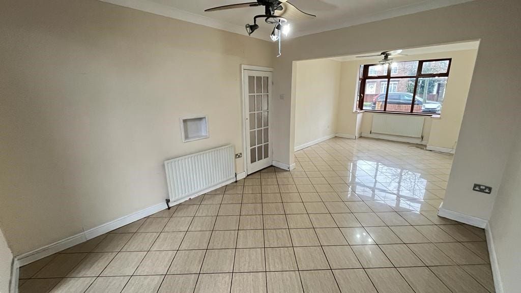 Property photo 1 of 14 Through Lounge