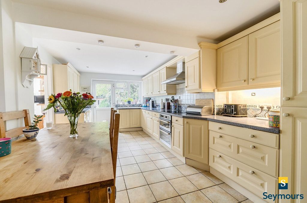 Property photo 2 of 17 Kitchen