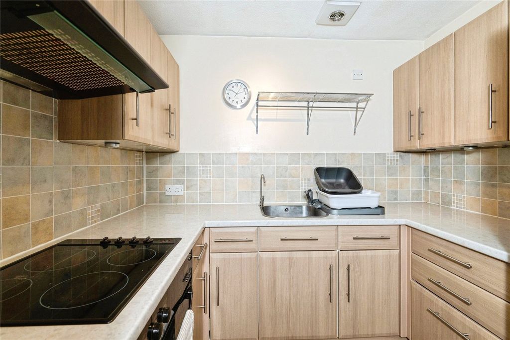 Property photo 3 of 10 Kitchen