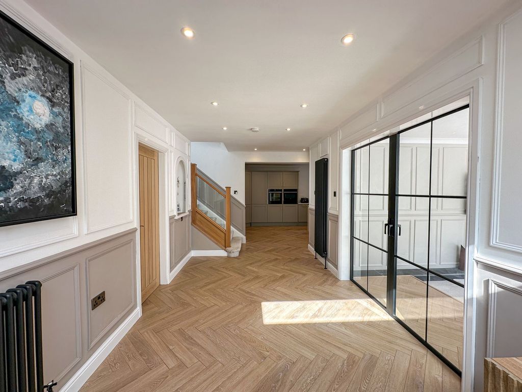 Property photo 2 of 35