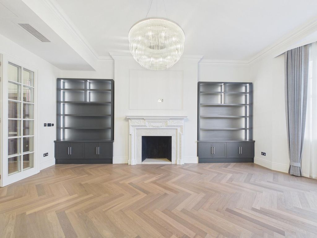 Property photo 2 of 18 Living Room