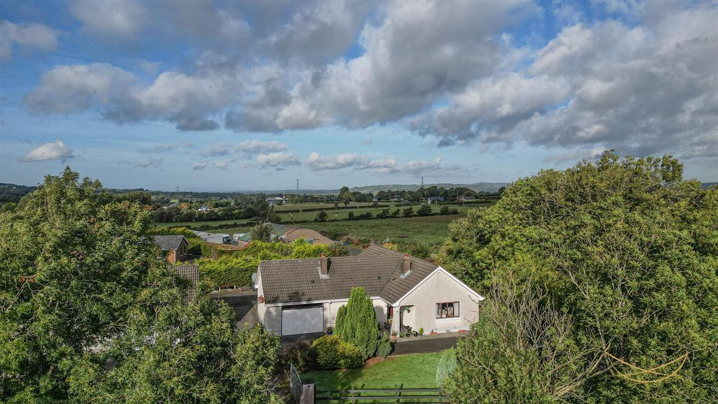 Property photo 2 of 35 Dhp-14.Jpg