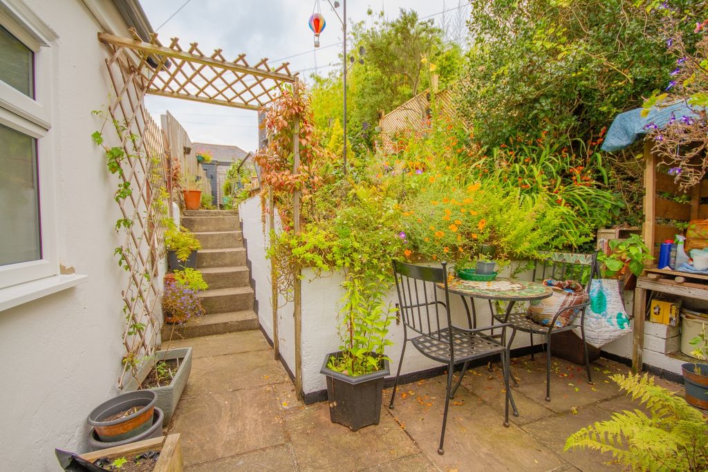 Property photo 1 of 9 Tps 01208 872 728-03