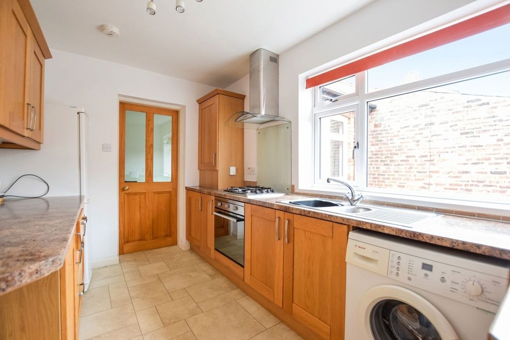 Property photo 1 of 10 Kitchen