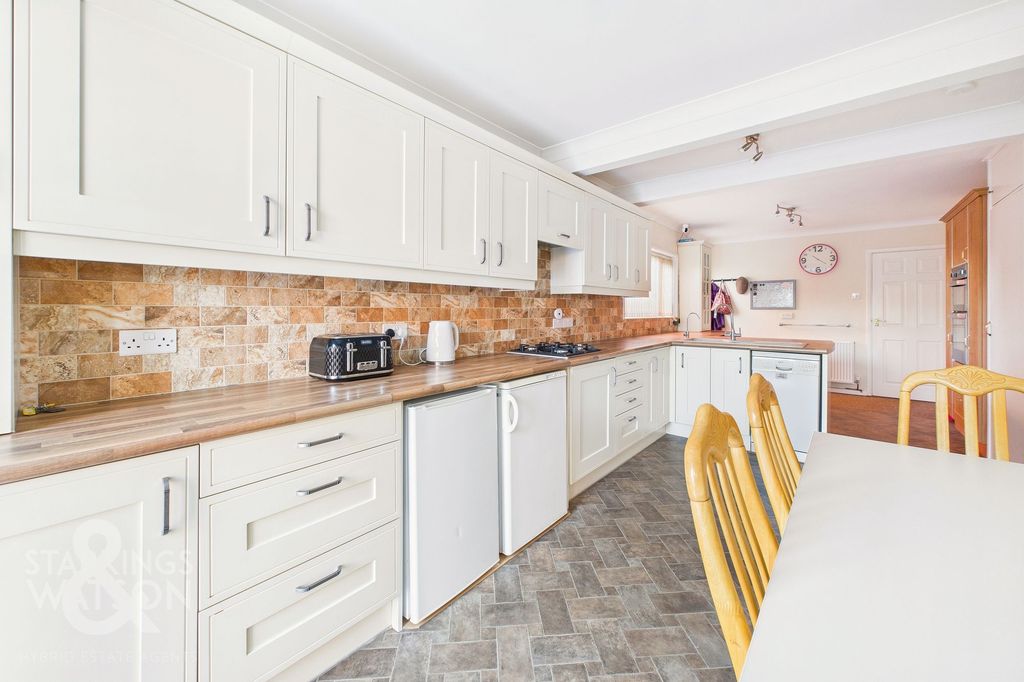 Property photo 2 of 25