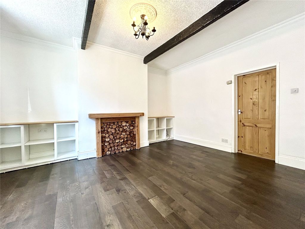 Property photo 2 of 11 Lounge