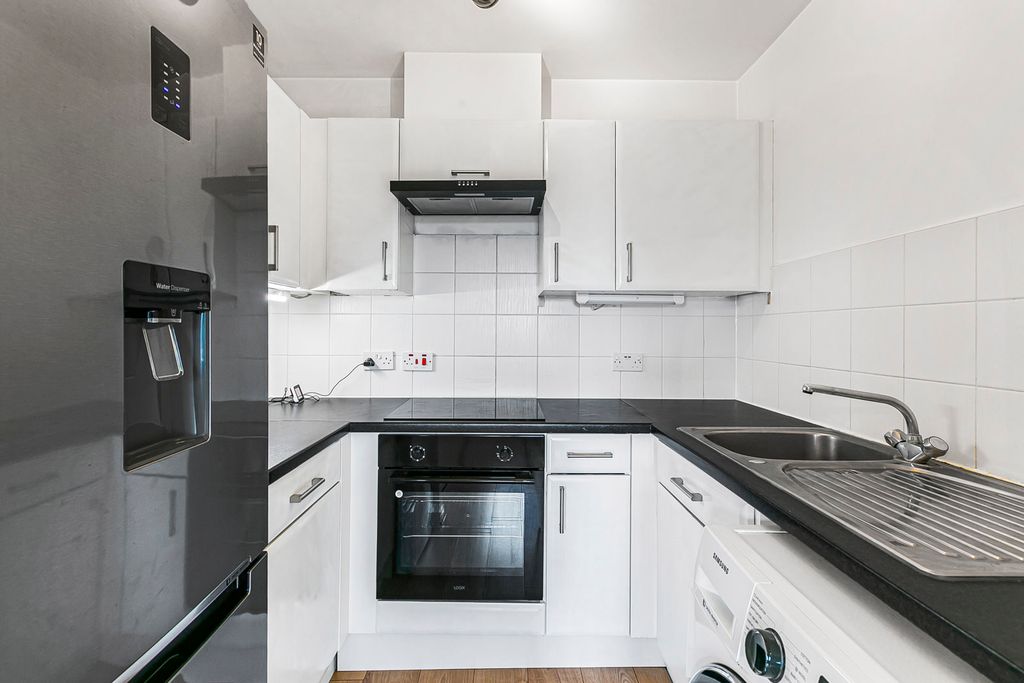 Property photo 3 of 7 Kitchen