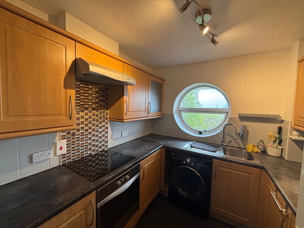 Property photo 3 of 8 Kitchen