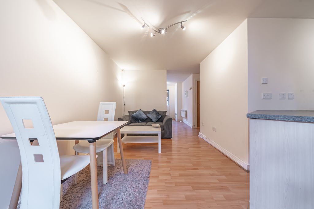 Property photo 3 of 13 King Edwards Wharf00006