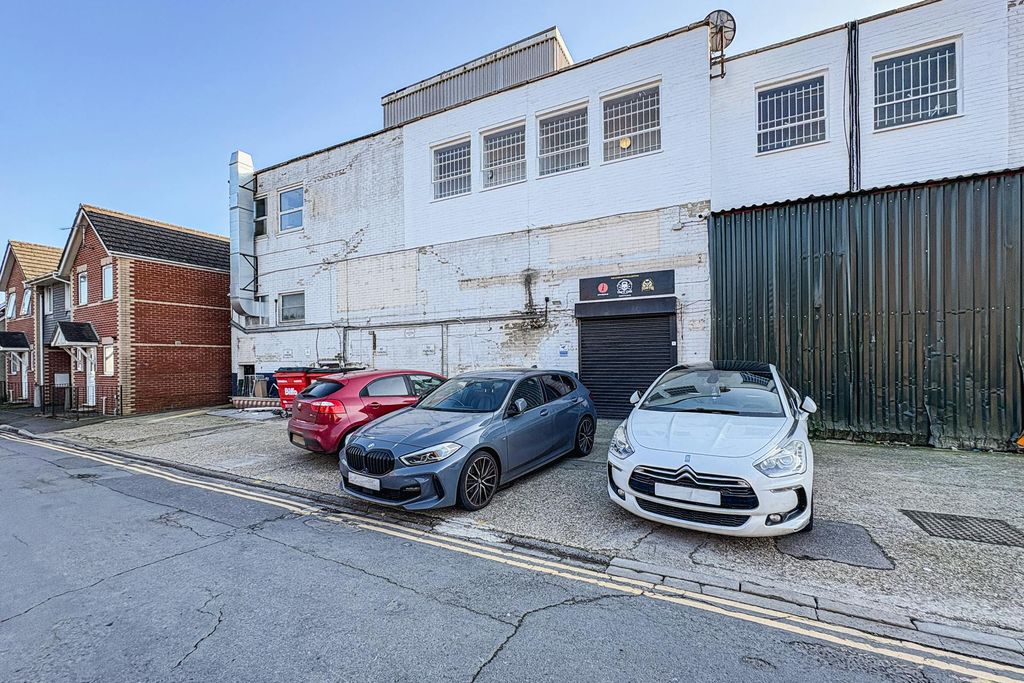 Property photo 1 of 6 8.Jpg