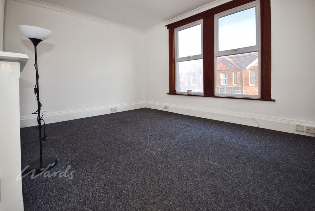 Property photo 3 of 5 Canterbury Lounge