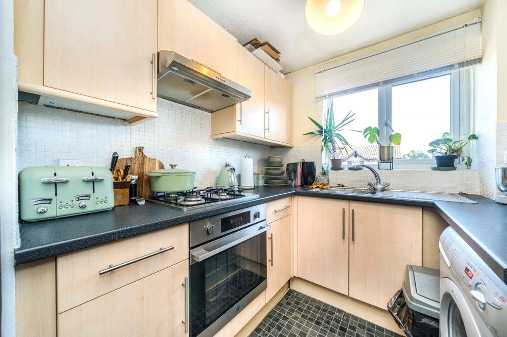 Property photo 2 of 10 Kitchen