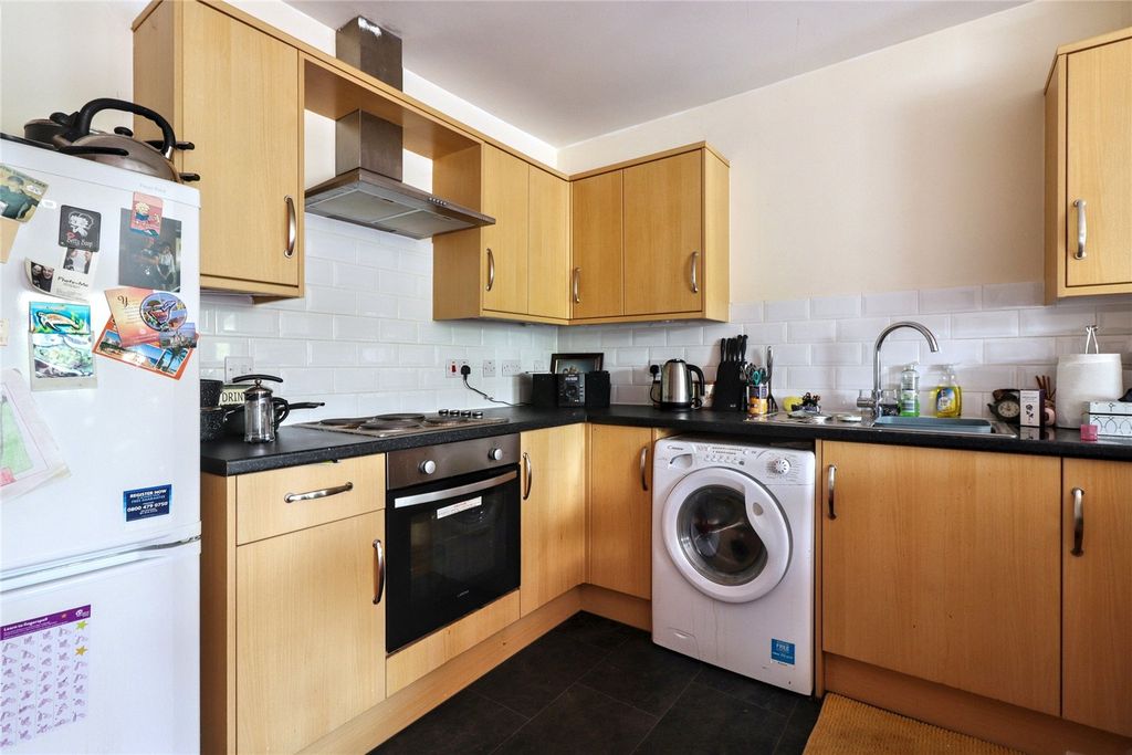 Property photo 3 of 6 Kitchen