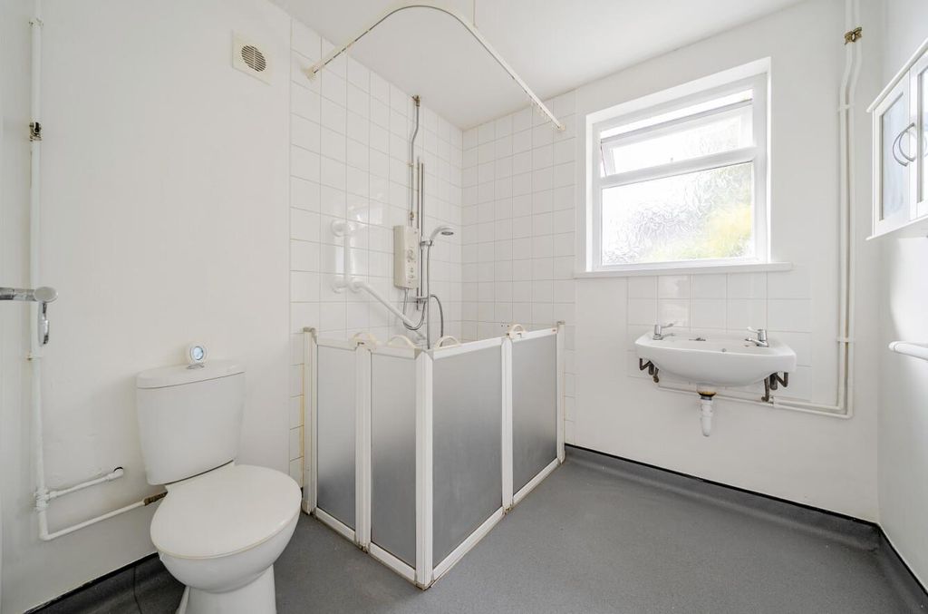 Property photo 3 of 20 1358577-10-68Da772A4A4A4.Jpg