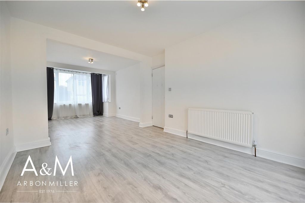 Property photo 3 of 12 8.Jpg