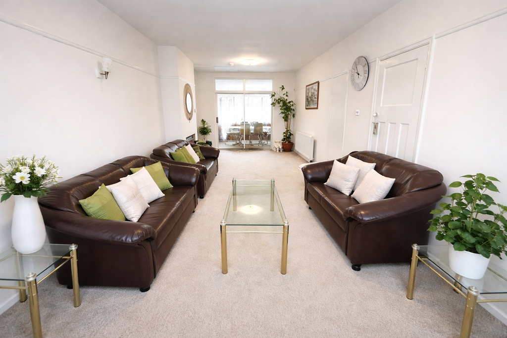 Property photo 2 of 10 Lounge