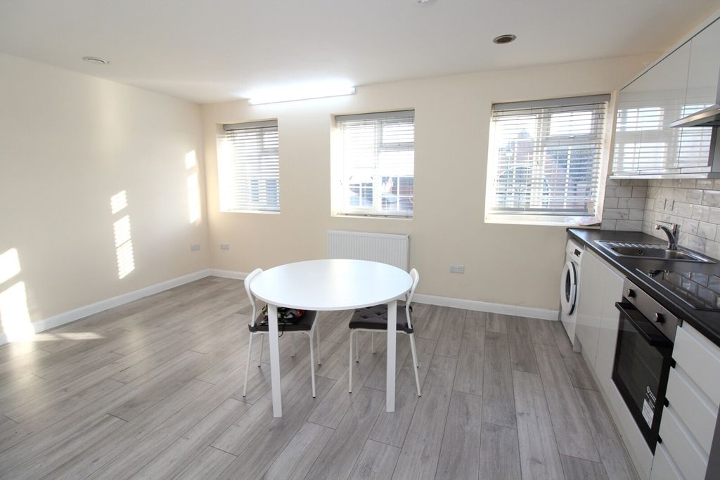 Property photo 3 of 5 Lounge