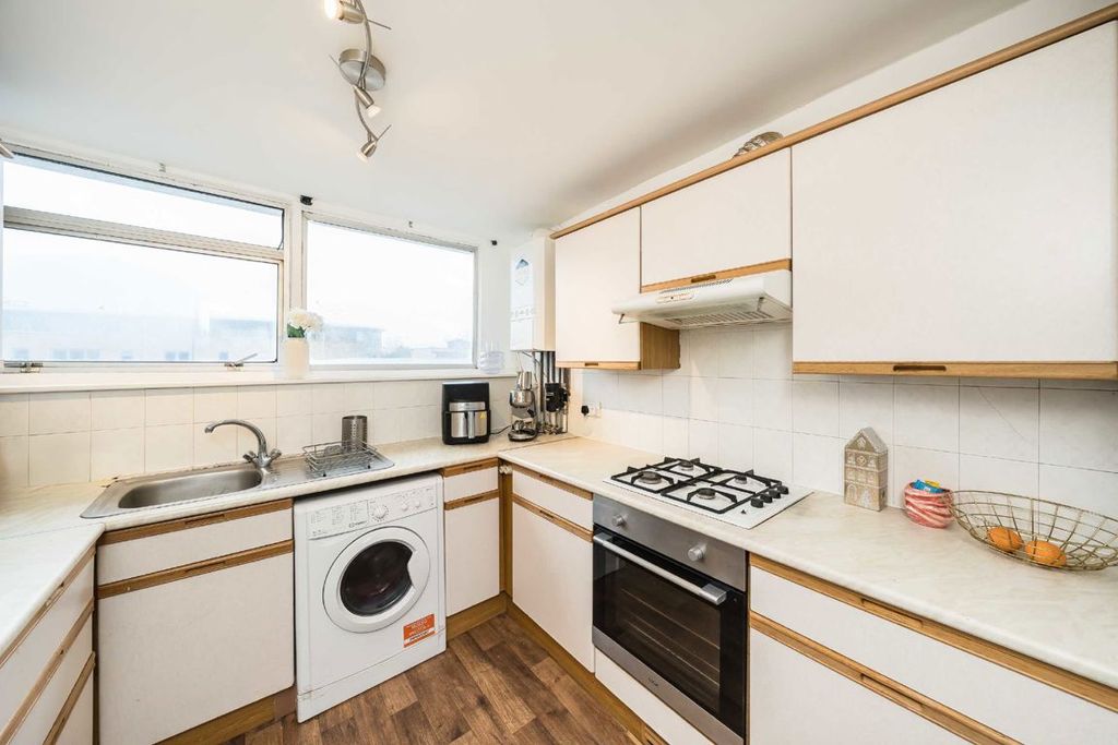 Property photo 3 of 6